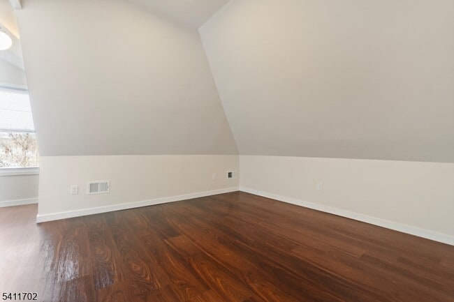 Building Photo - 826 George St