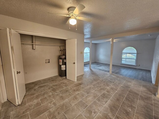 Building Photo - Beautifully Renovated 2-Bedroom Half Duple...