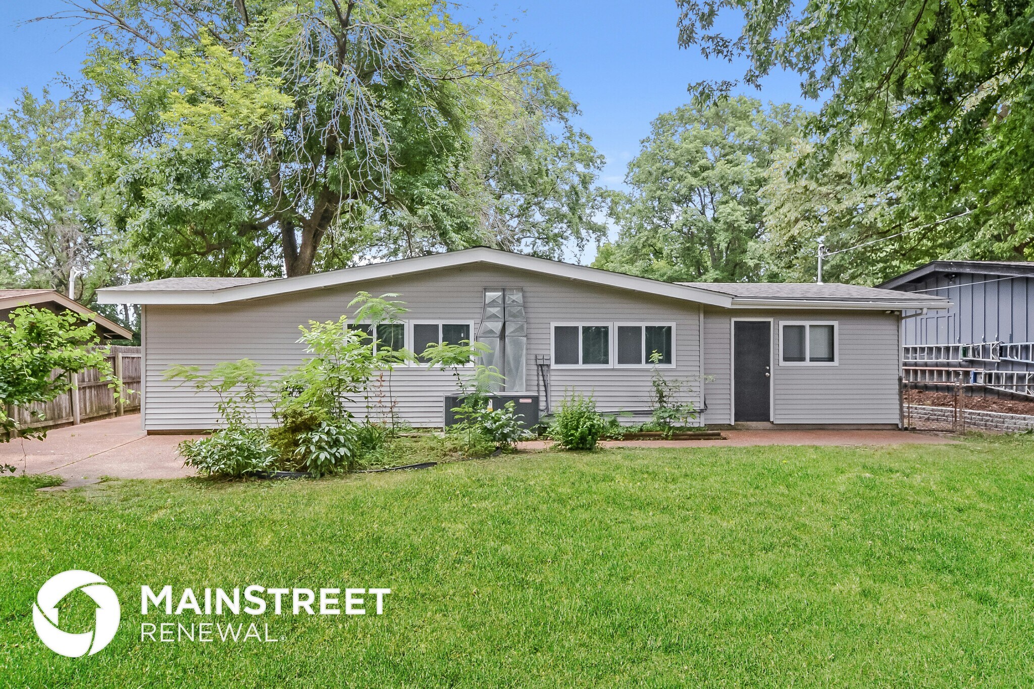 Building Photo - 2380 St Catherine St