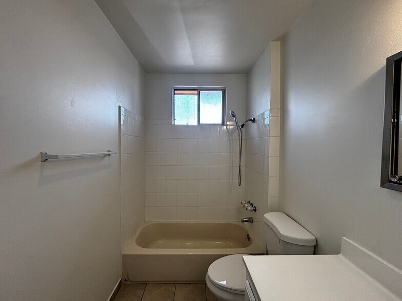 Building Photo - 524 N 21st St