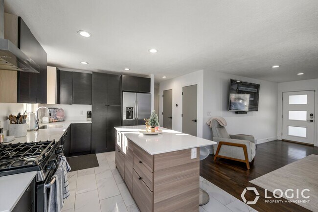 Building Photo - Stunning Home in Cottonwood Heights!!