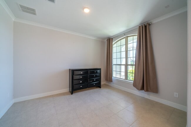 Building Photo - 4706 Llano Lp