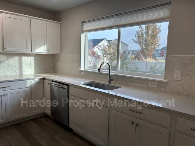 Building Photo - 7051 W Plateau Crk Dr