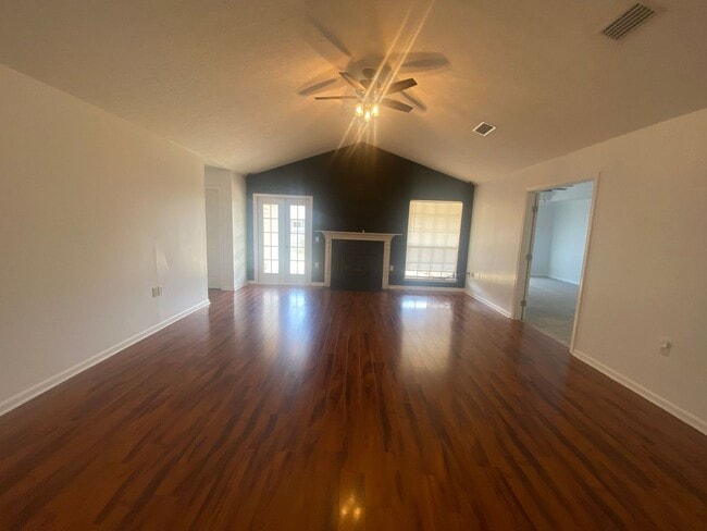 Building Photo - Spacious 4Bed/2Ba in a Peaceful Cul-de-Sac...