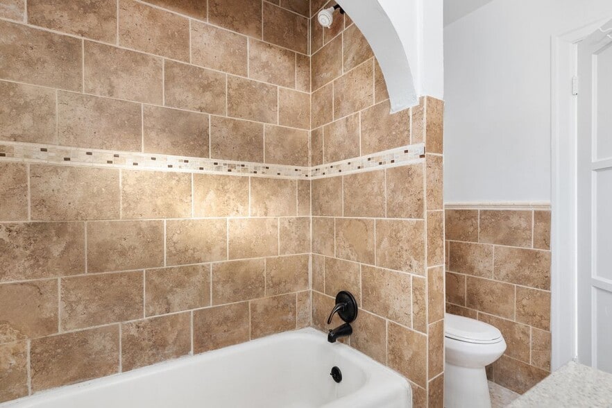 Building Photo - 301 10th St