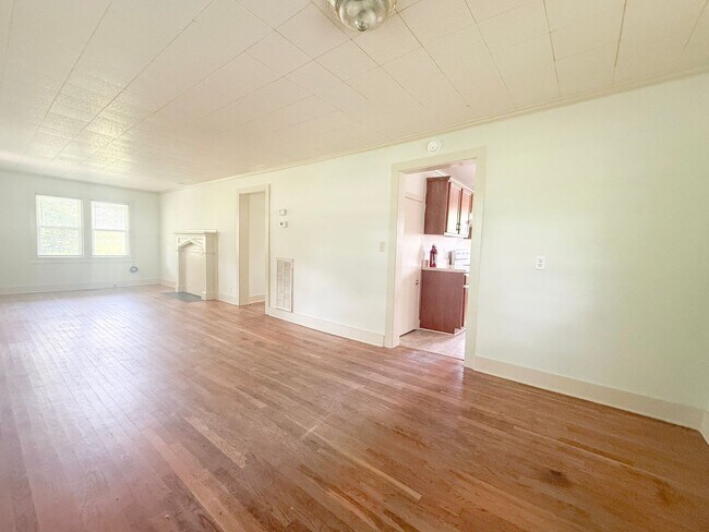 Building Photo - Charming 3-Bedroom Home in the Heart of Monterey with Large Yard & Garage