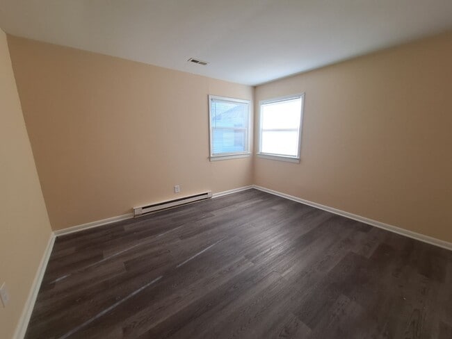 Building Photo - 704 Old Buckroe Rd