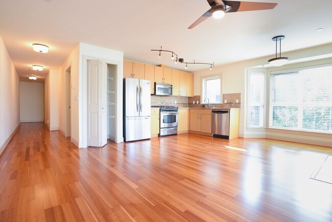 Building Photo - Elegant North Capital Hill Boutique securi...