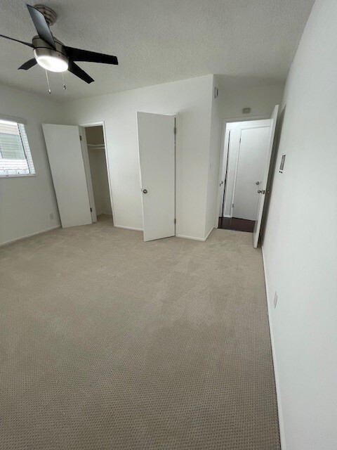 Building Photo - 519 S Barrington Ave