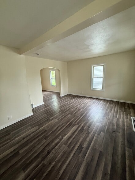 Building Photo - 1948 Long Ave