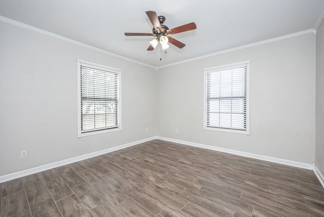 Building Photo - Adorable Updated Cottage in Pascagoula