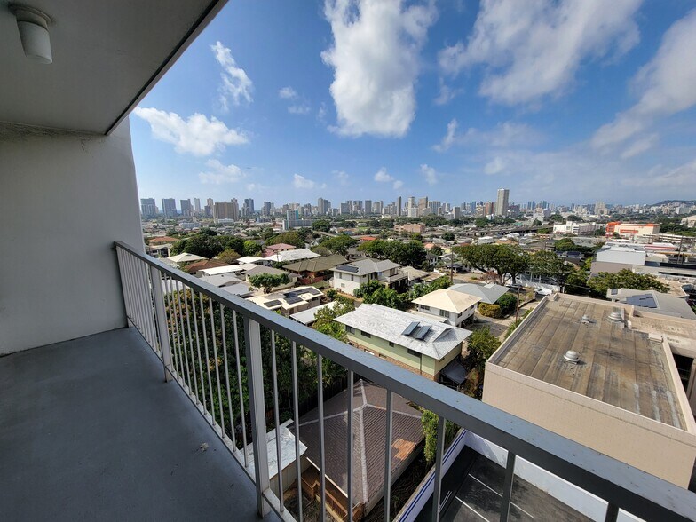 Building Photo - 3175 Waialae Ave