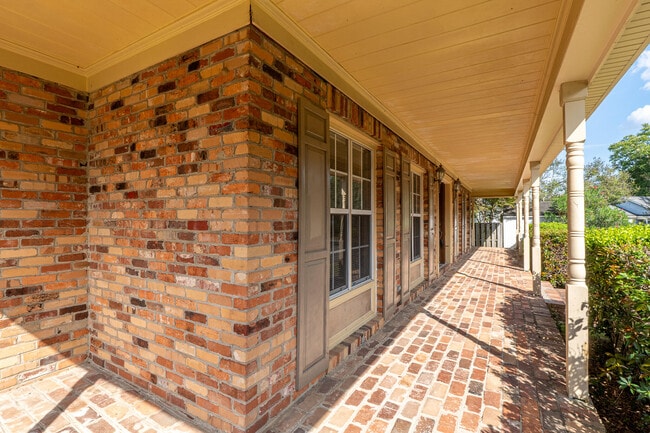 Building Photo - 15 Mulberry Ln