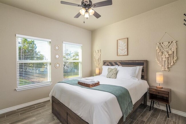 Building Photo - 117 Lightning Bolt