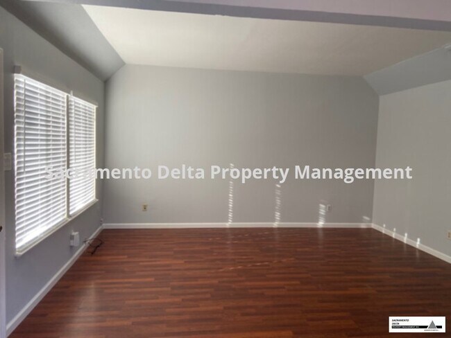 Building Photo - 8891 Salmon Falls Dr