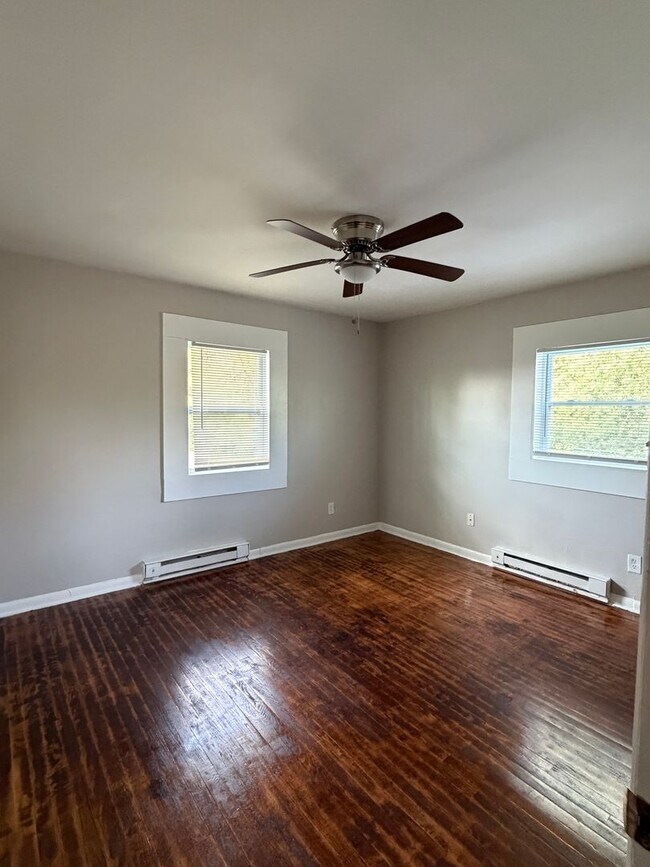 Building Photo - 6111 Laurel Hall Dr