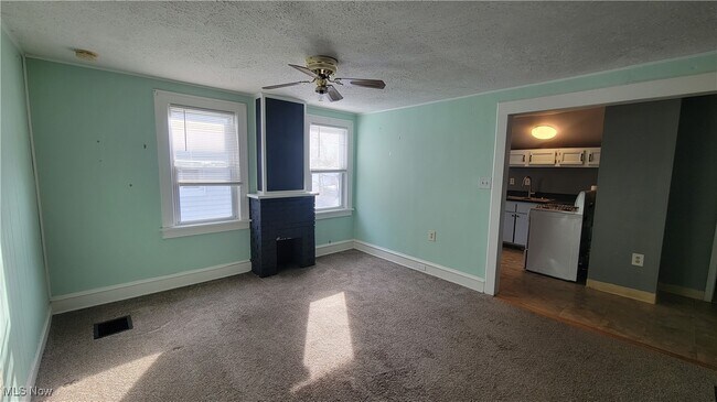 Building Photo - 3334 W 129th St