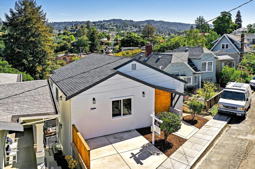 Building Photo - 914 Everett Ave