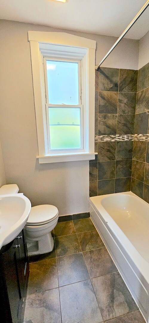 Building Photo - 3752 W Division St