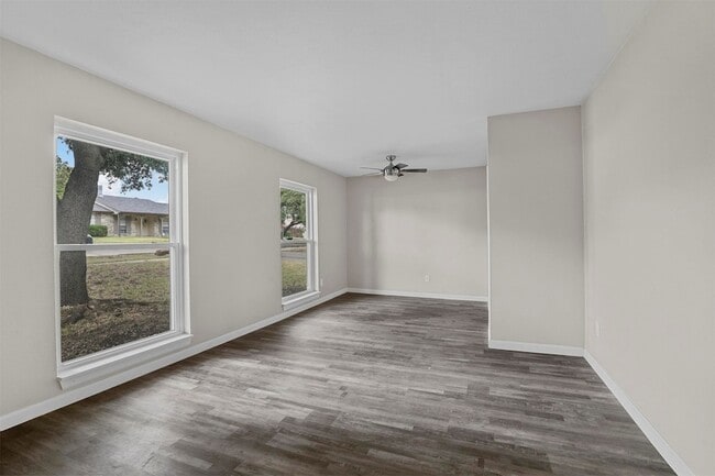 Building Photo - 4904 Watkins Dr