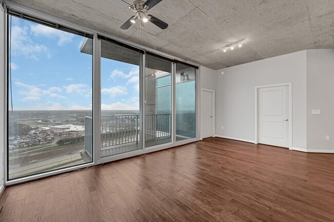 Building Photo - 5925 Almeda Rd
