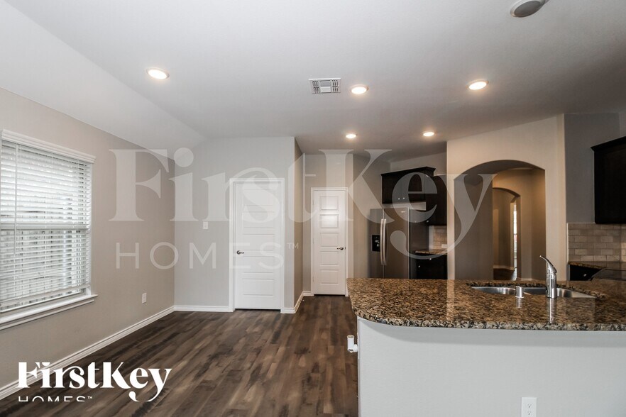 Building Photo - 117 Lazy Berry Way