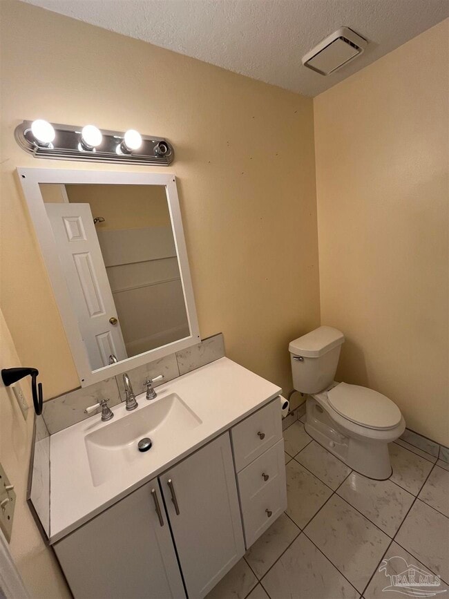 Building Photo - 3220 Redwood Ln