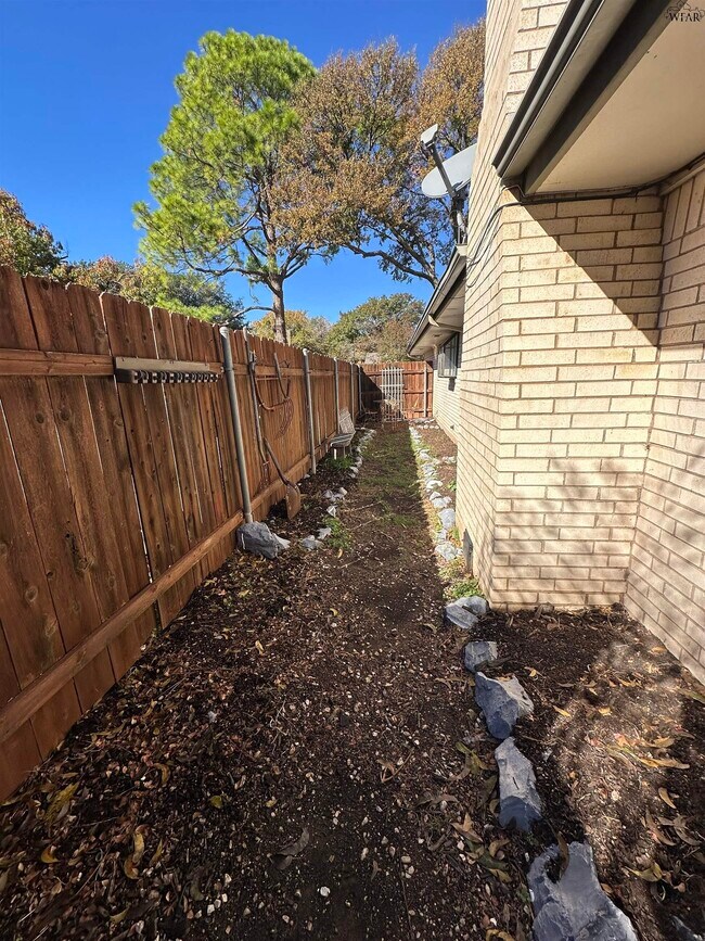 Building Photo - 4513 Martinique