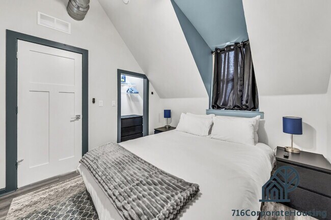 Building Photo - Furnished 2-Bedroom, 2-Bath Apartment near the Medical Campus