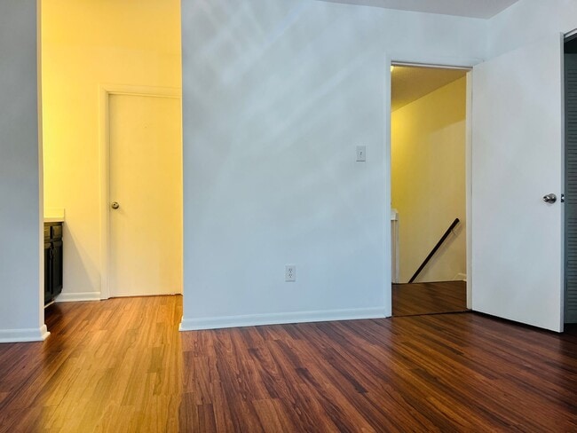 Building Photo - 2BR Townhome in N Raleigh
