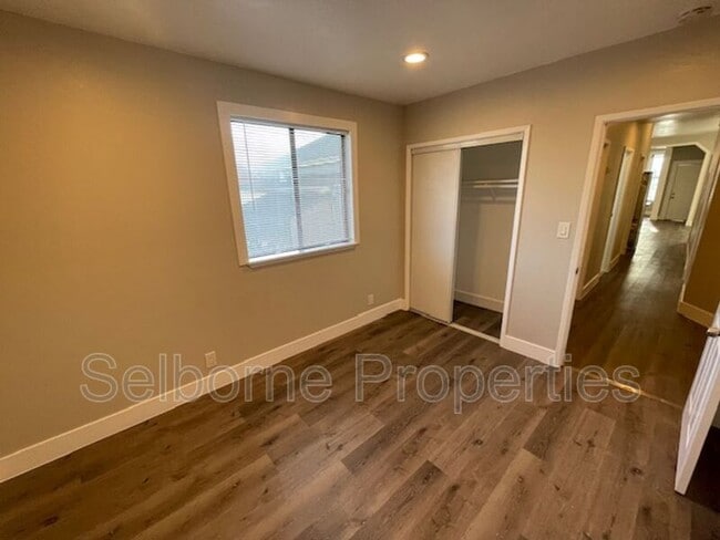 Building Photo - 1946 E 20th St