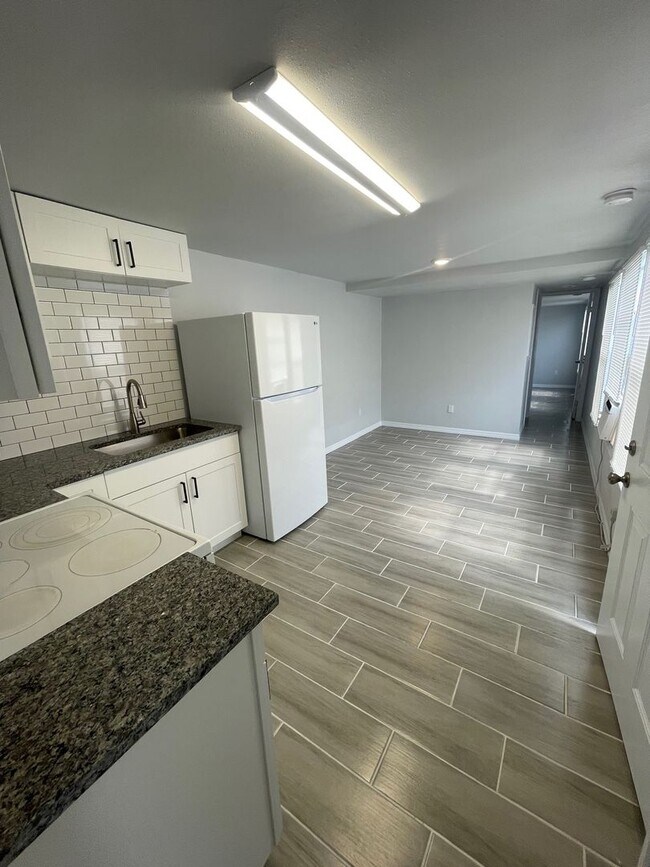 Building Photo - Fully Renovated 2Bed/1Bath Mobile Home for Rent! Bradenton, FL