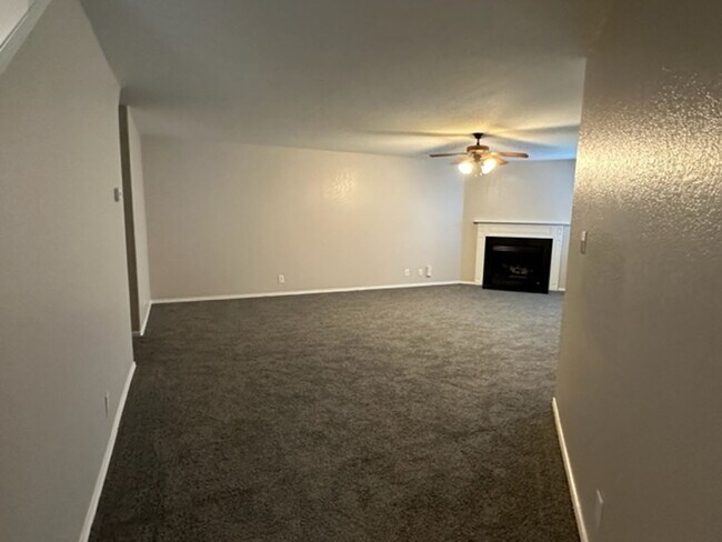 Building Photo - 2111 Red Rock Xing