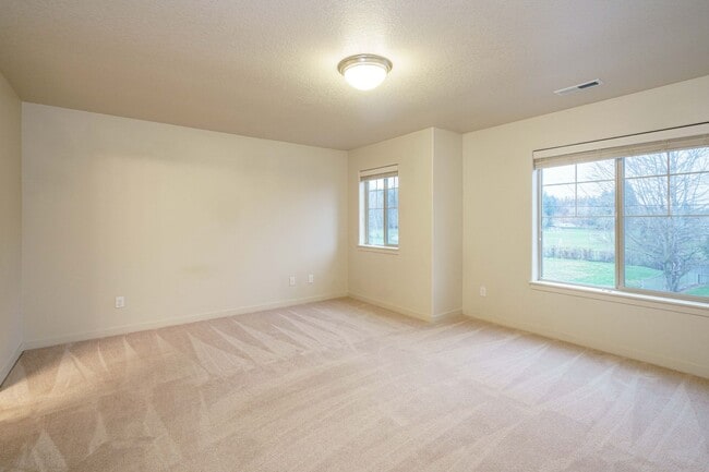 Building Photo - 3 Bedroom 2.5 Bath with Rasied Garden Beds - Felida Park Neighborhood