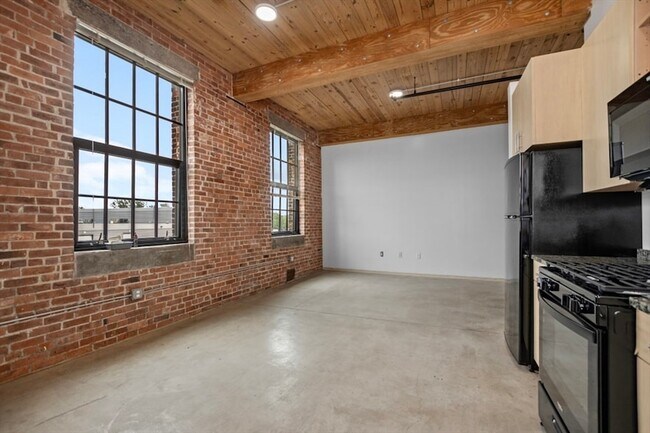 Building Photo - 88 Gerrish Ave