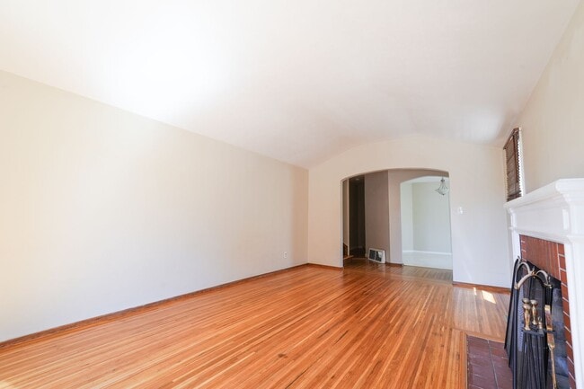 Building Photo - Single Family Home