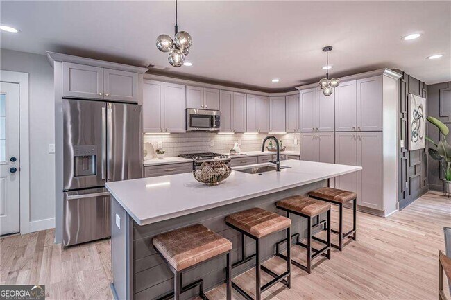 Building Photo - 605 Blake Ave SE