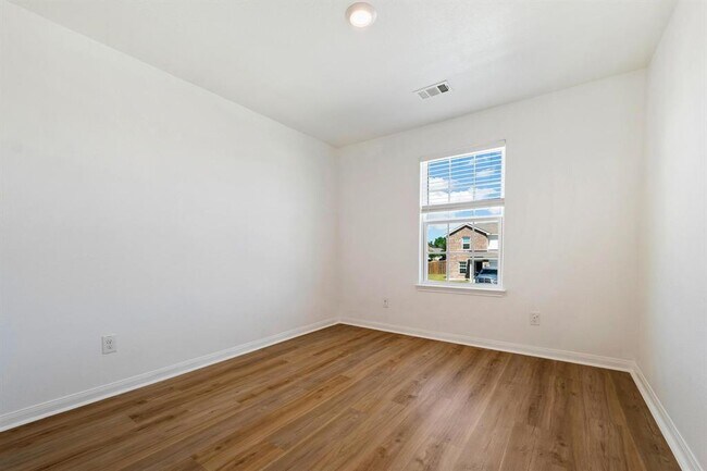 Building Photo - 317 Cres Park Dr