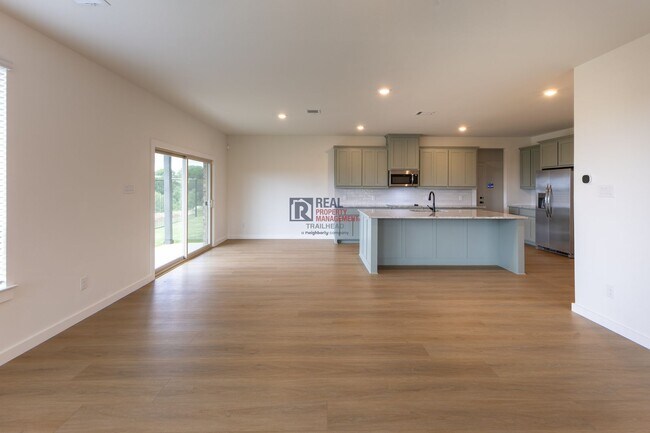 Building Photo - Beautiful 4 Bedroom Home with Covered Patio & Hill Country Views