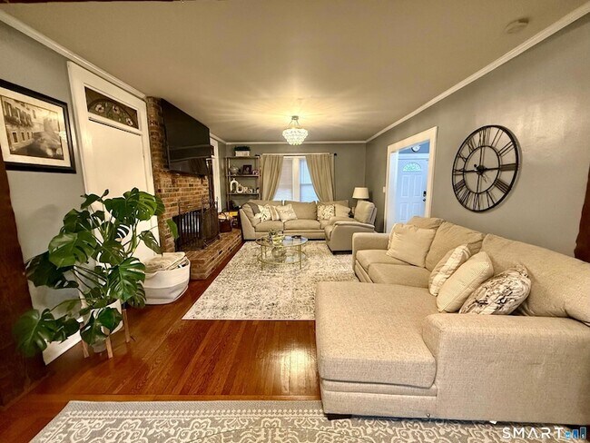 Building Photo - 64 Hickory St