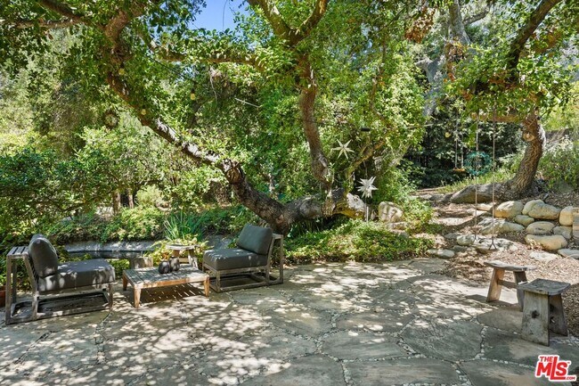 Building Photo - 21344 Colina Dr