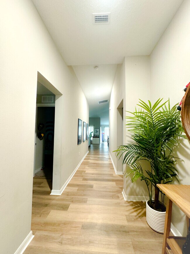 Building Photo - 5670 Arlington River Dr