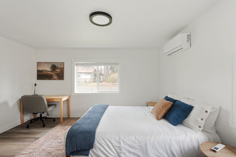 Building Photo - 12242 SE Raymond St