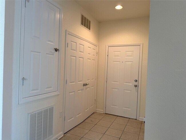 Building Photo - 6335 Contessa Dr