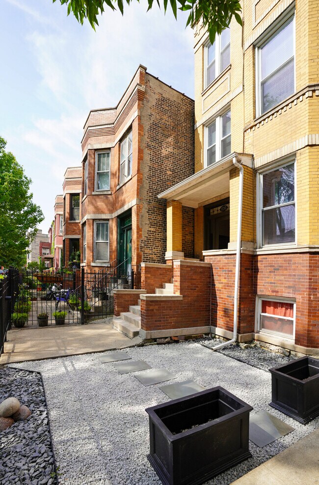 Building Photo - 836 N Maplewood Ave