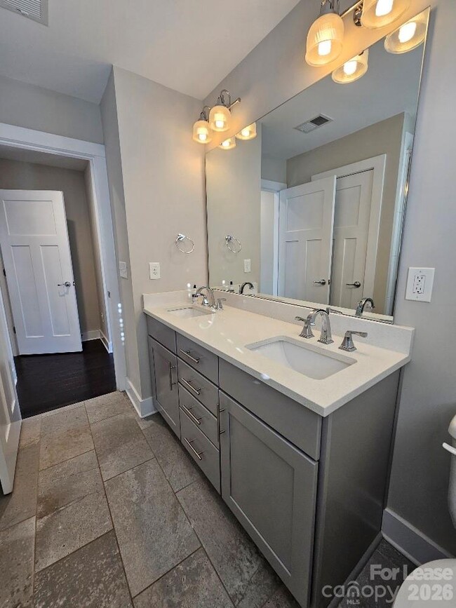 Building Photo - 1202 Macomb Pl