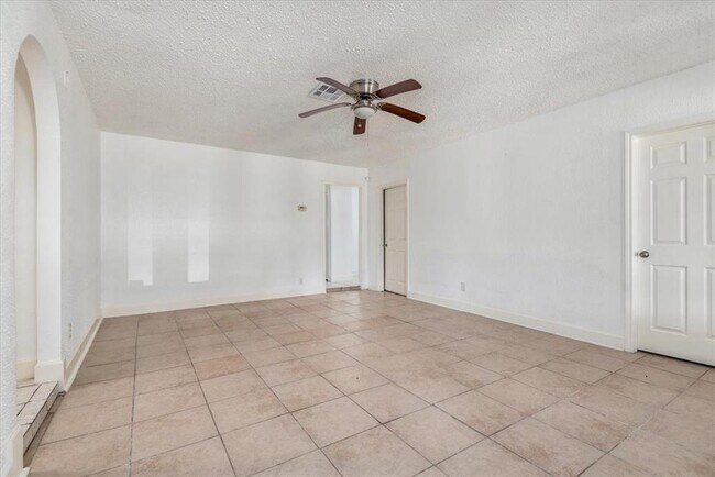 Building Photo - 8630 Valley S Dr