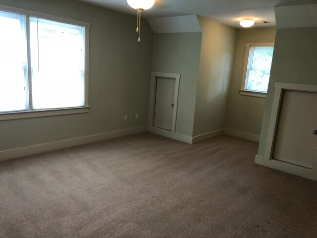 Building Photo - PRE-LEASING FOR AUGUST 2026!