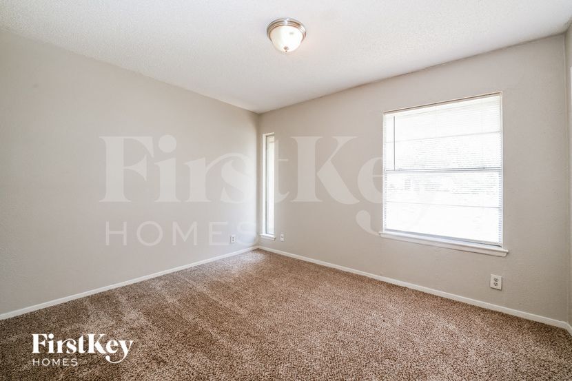 Building Photo - 702 Dana Dr