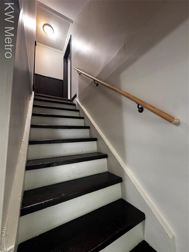 Building Photo - 1305 Collegewood St
